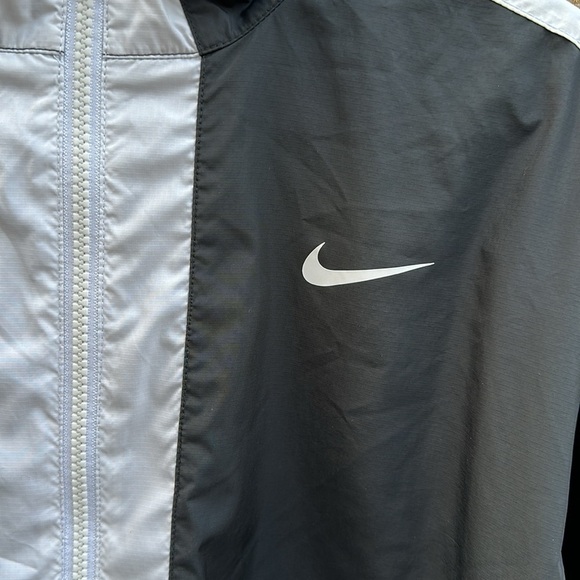 Nike Sportswear Women's Black/White Repel Essential Jacket (DV3006-010) Size med - Picture 7 of 12